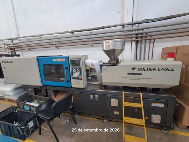 Máquina Injetora - Golden Eagle - 2010