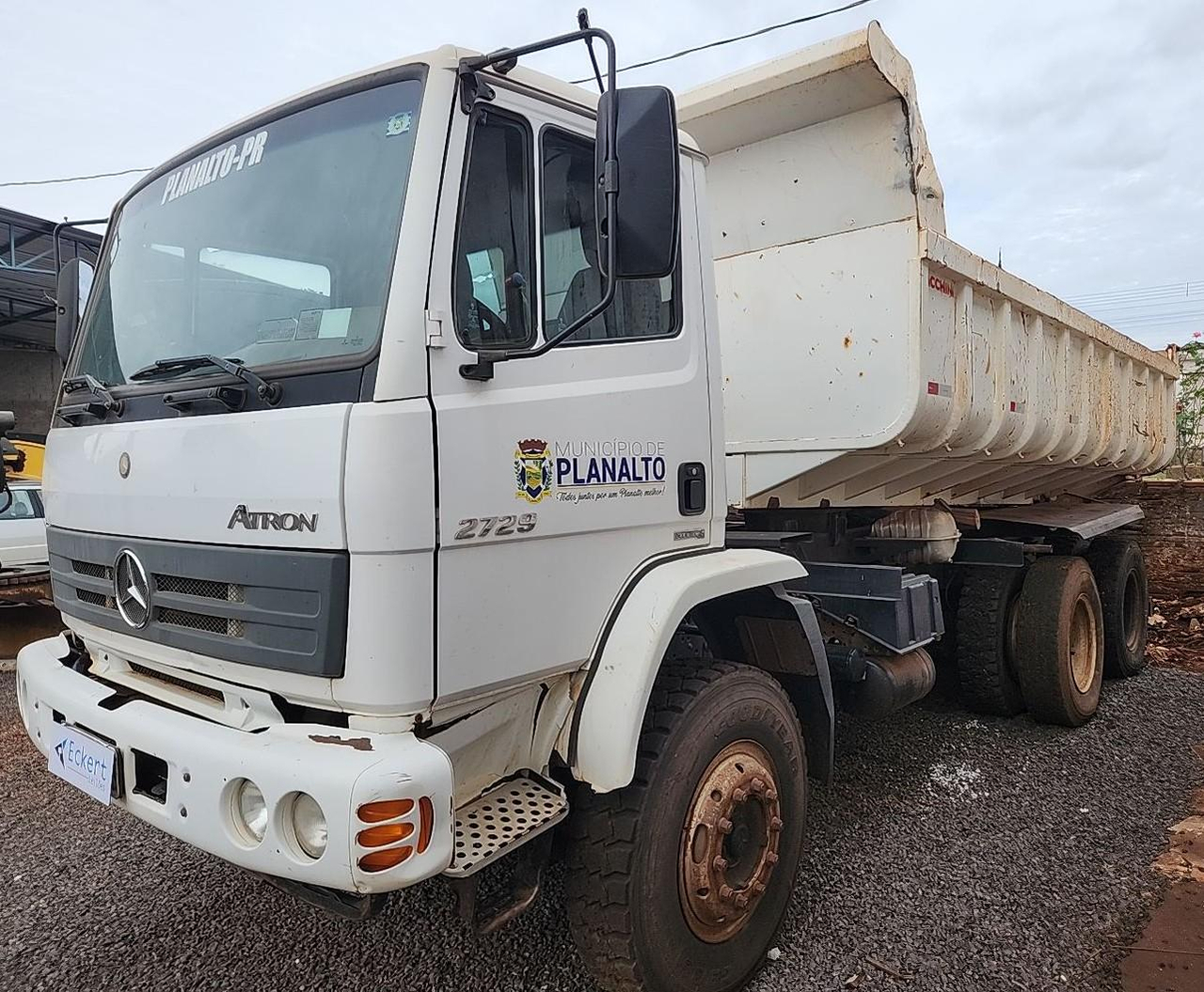 CAMINHÃO BASCULANTE MERCEDES-BENZ ATRON 2729 K 6X4 ANO: 2014/2014 PLACA FINAL 4 (PR)
