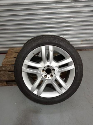 02 PNEUS 265/45ZR20 CONTINENTAL COM RODA DE ALUMÍNIO MERCEDES-BENZ
