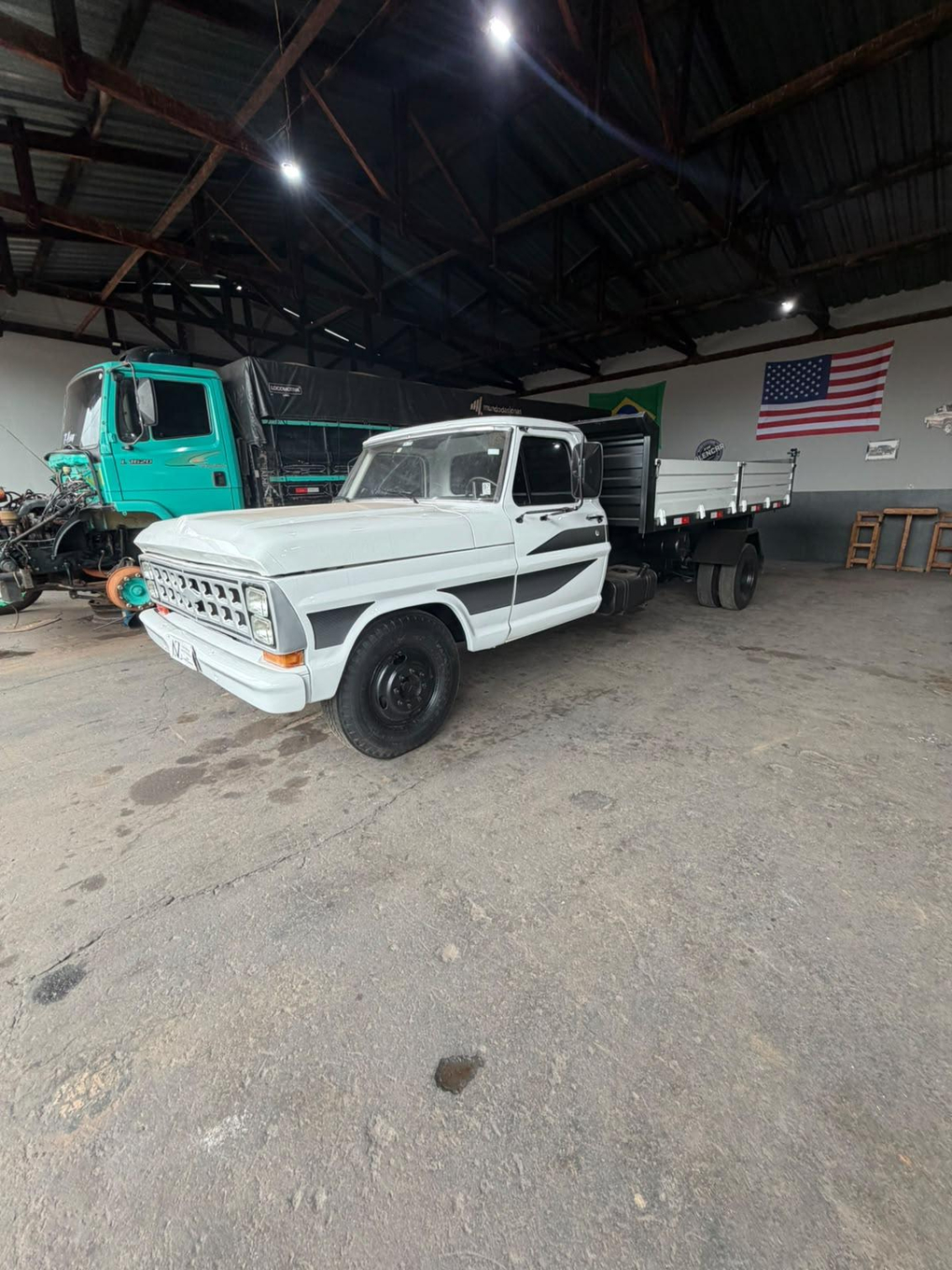 CAMINHÃO FORD F-4000 COM CAÇAMBA BASCULANTE ANO 1984 ID #3844690/EL