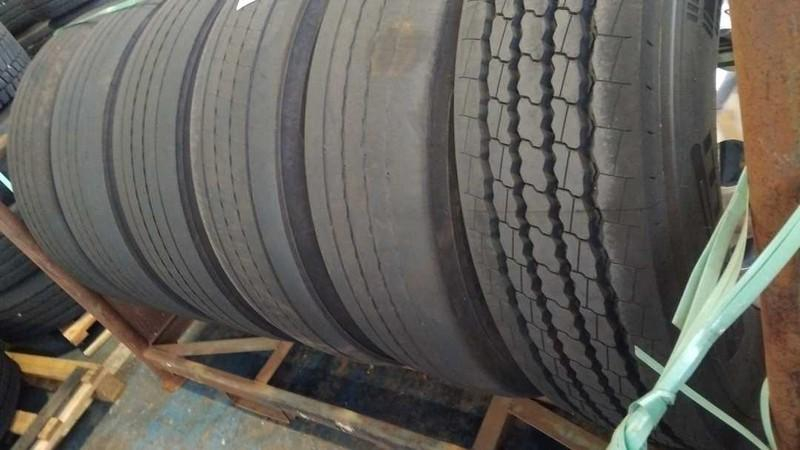 06 PNEUS 295/80 COM RODA DE ALUMÍNIO (Ref.: DR307)
