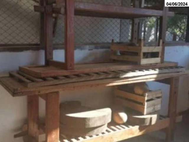04 Bancadas de trabalho em madeira