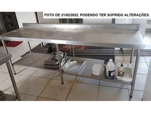 Balcões em inox, ar-condicionado e outros