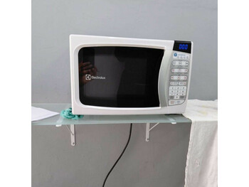 01 Micro-ondas Eletrolux em uso série 4403226