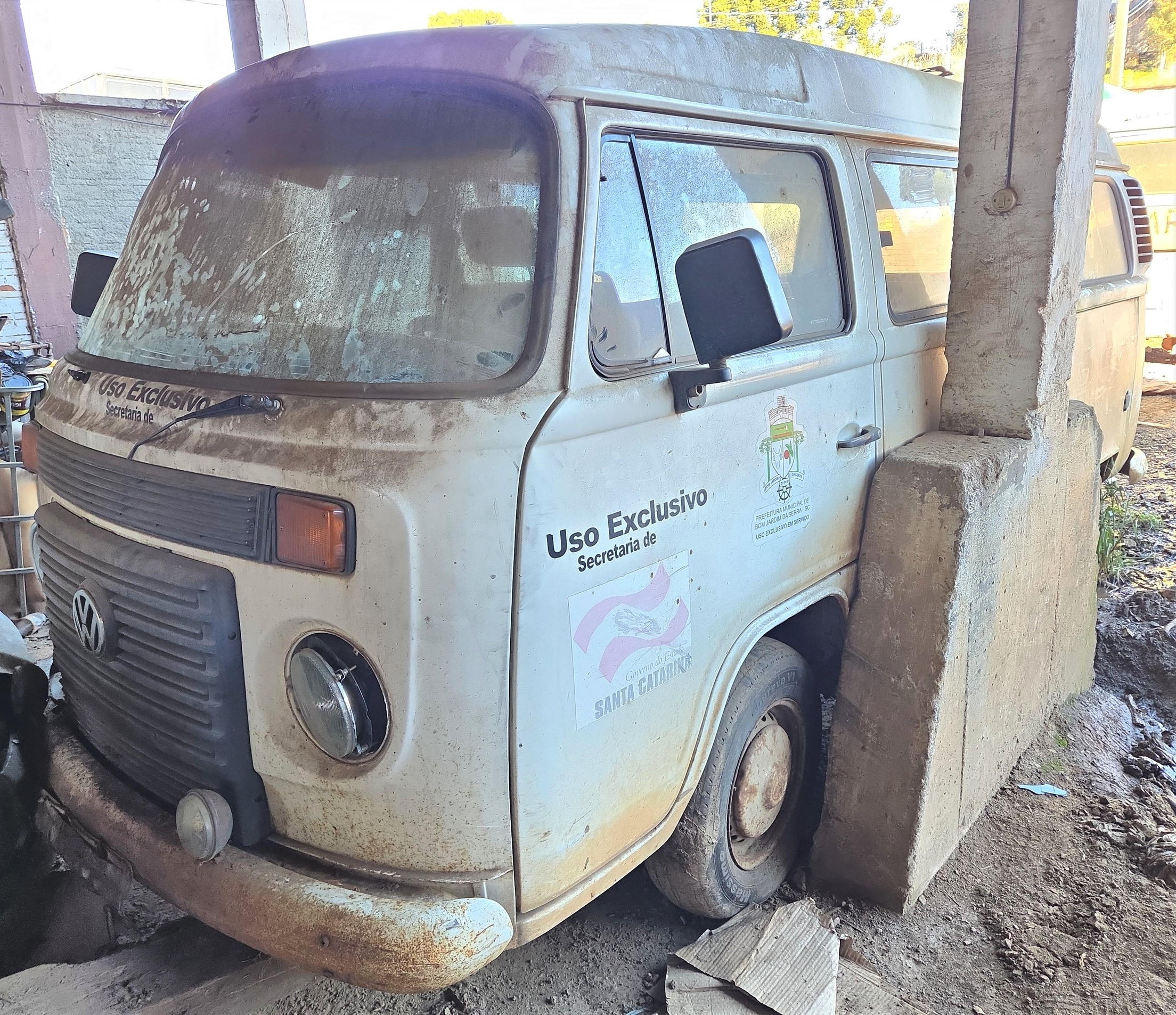 VOLKSWAGEN KOMBI ANO: 2013/2013 PLACA FINAL 2 (SC)