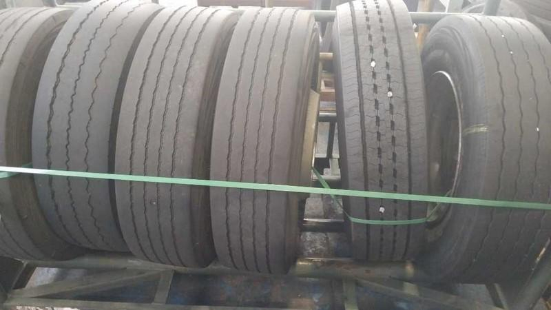 06 PNEUS 275/80 COM RODA DE FERRO (Ref.: DR309)