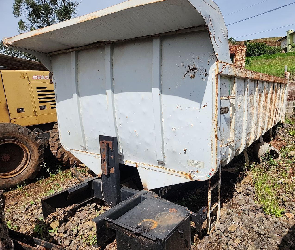 CARROCERIA METÁLICA BASCULANTE LIBRELATO ANO: 2014 ADAPTADA COM PISTÃO E CHASSI