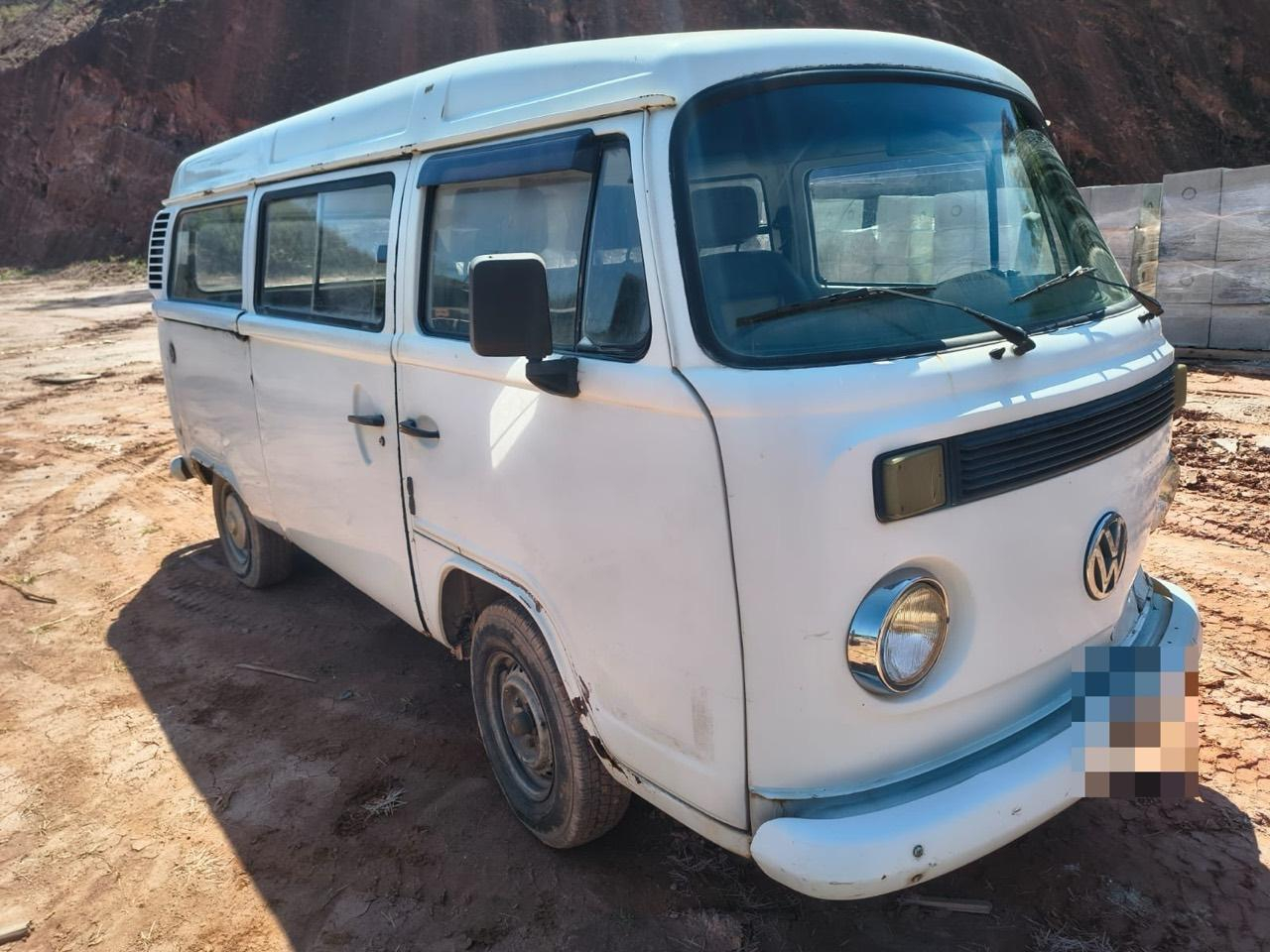 VOLKSWAGEN KOMBI 1.6 - GASOLINA - BRANCA - ANO 2005/2005