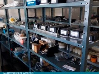 Estoque de Peças para Manutenção, Notebooks, Móveis de Escritório e Equipamentos Diversos