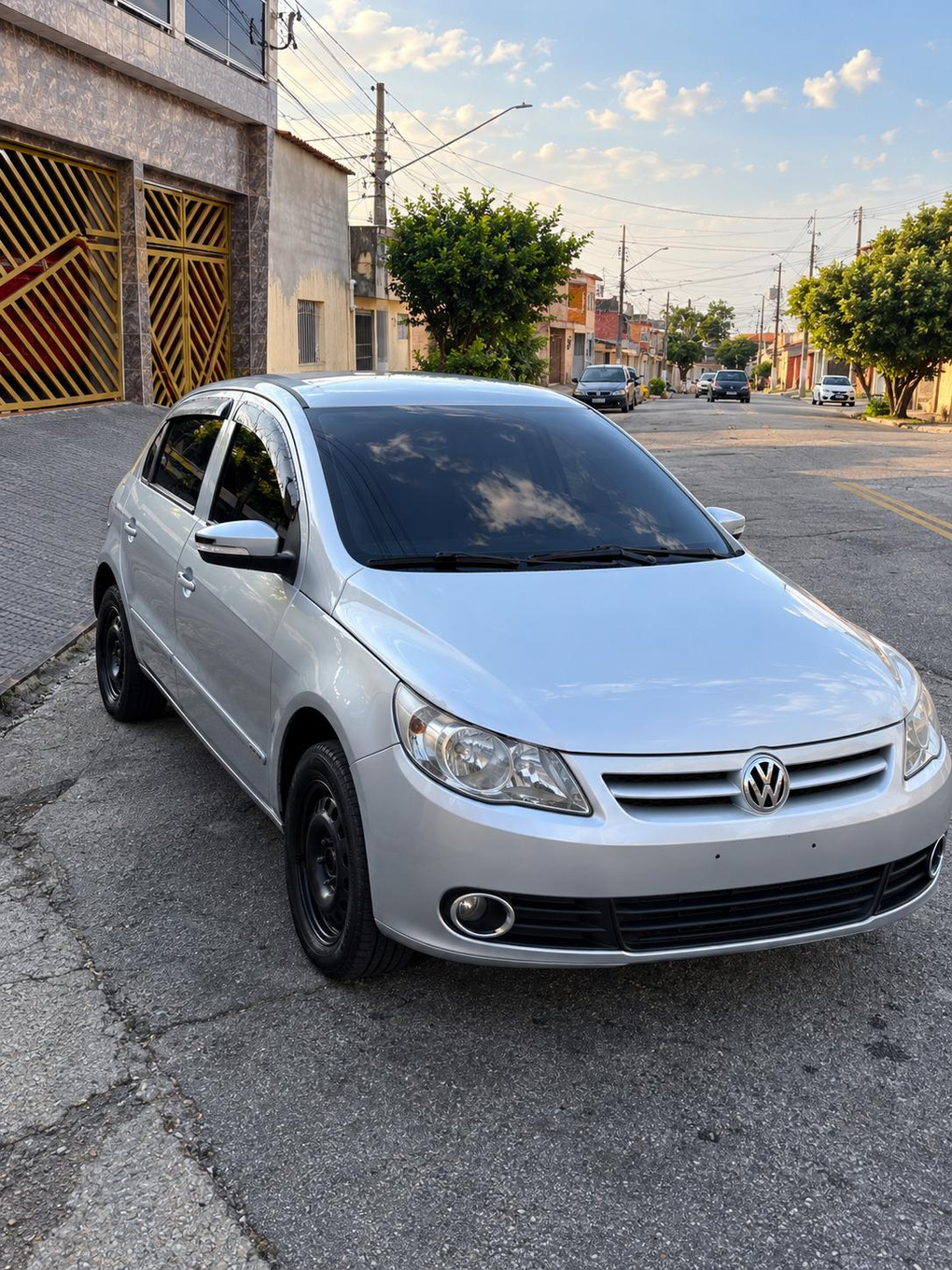 Volkswagen Gol 1.0 - 8V-Prata 4 Portas 2011