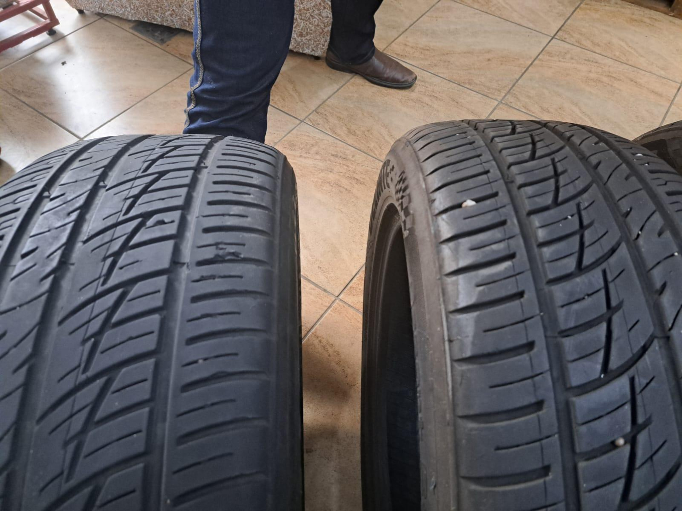 LOTE DE: 8 UNIDADES DE PNEUS DIVERSOS