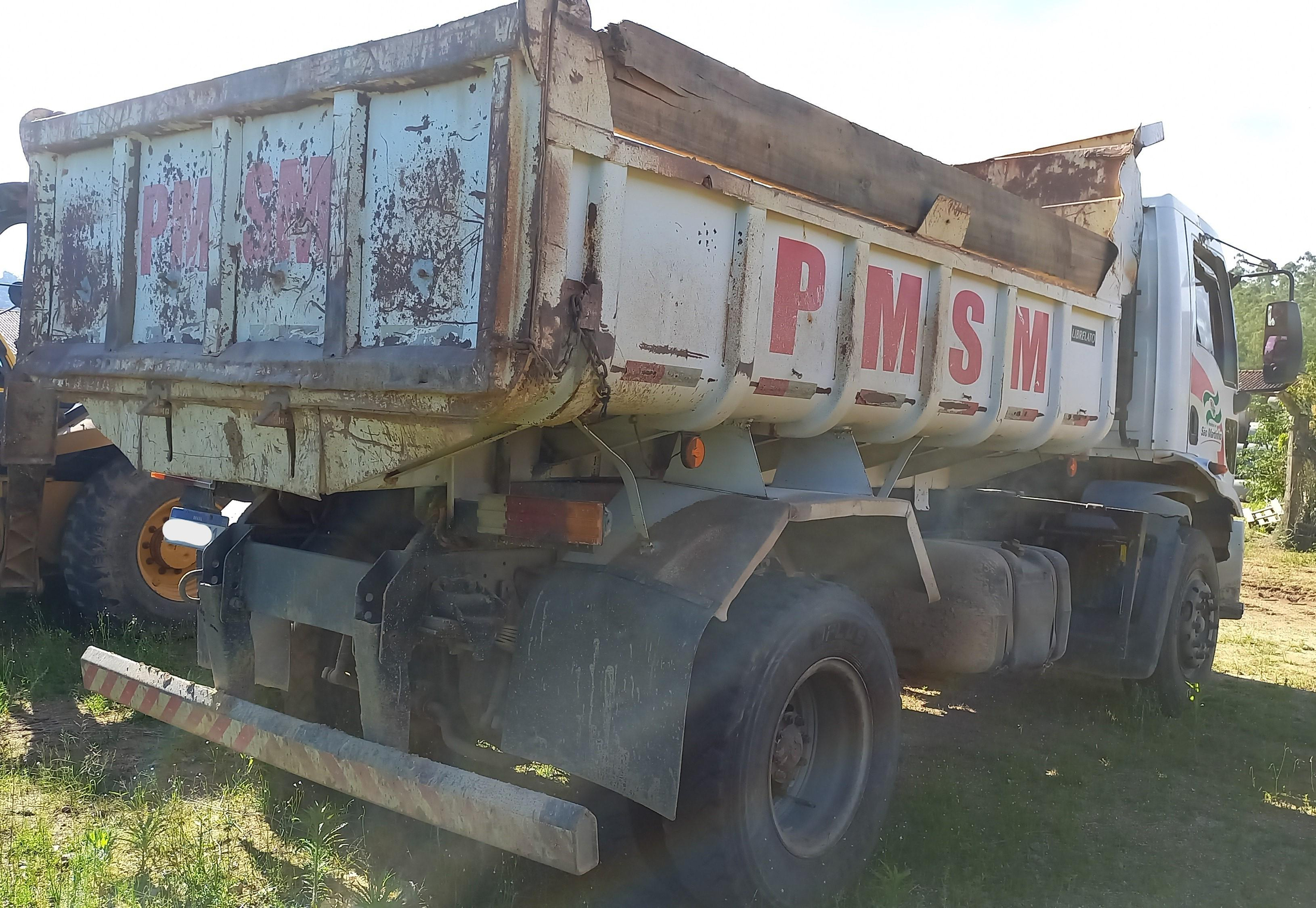 CAMINHÃO BASCULANTE FORD CARGO 1722 CN 4X2 ANO: 2011/2012 PLACA FINAL 1 (SC)