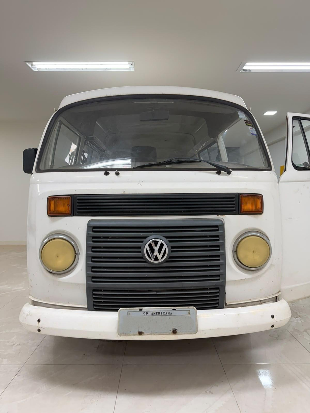 VW/KOMBI ANO/MODELO 2010-2011